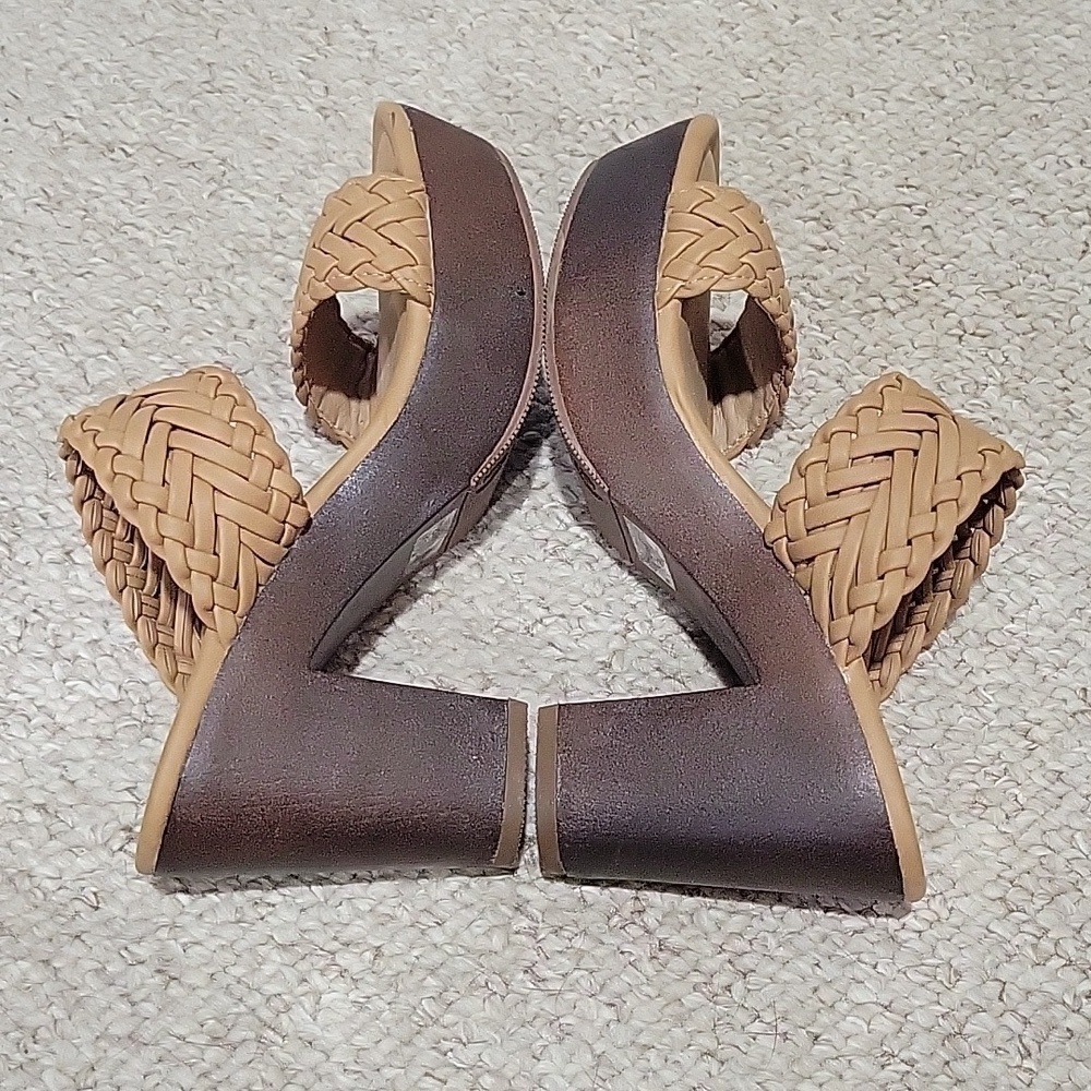 REPORT tan heeled sandals. Soft braided straps. Chunky heel. Size 6. - Picture 5 of 8